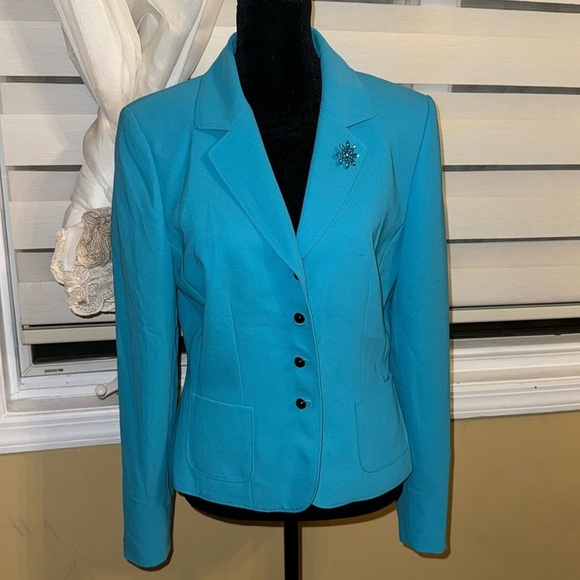 Tahari Jackets & Blazers - TAHARI WOMENS BLAZER SIZE US (6)